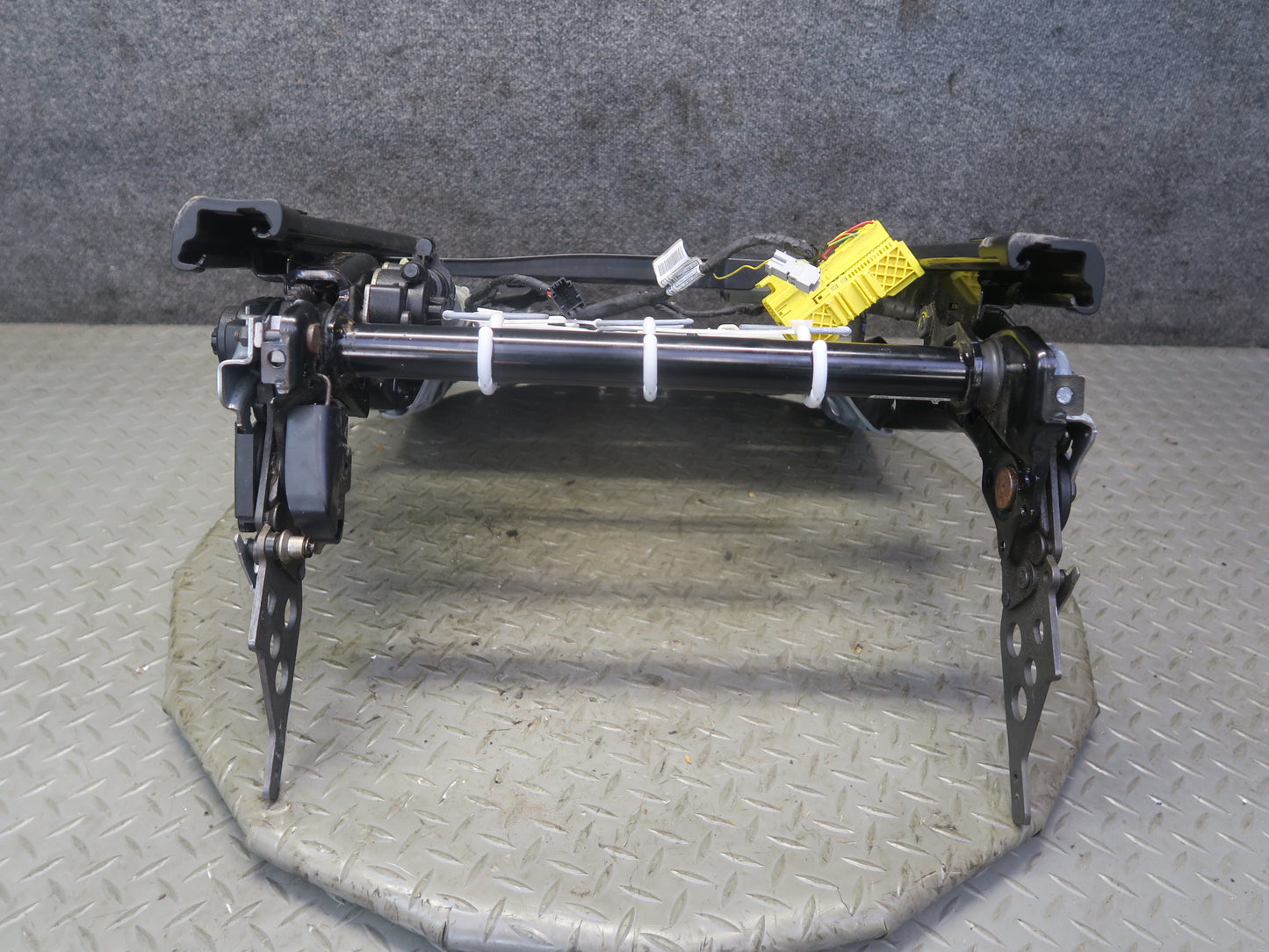 2015-2020 BMW F82 M4 Front Right Side Seat Lower Frame Rail Track W/ Motors