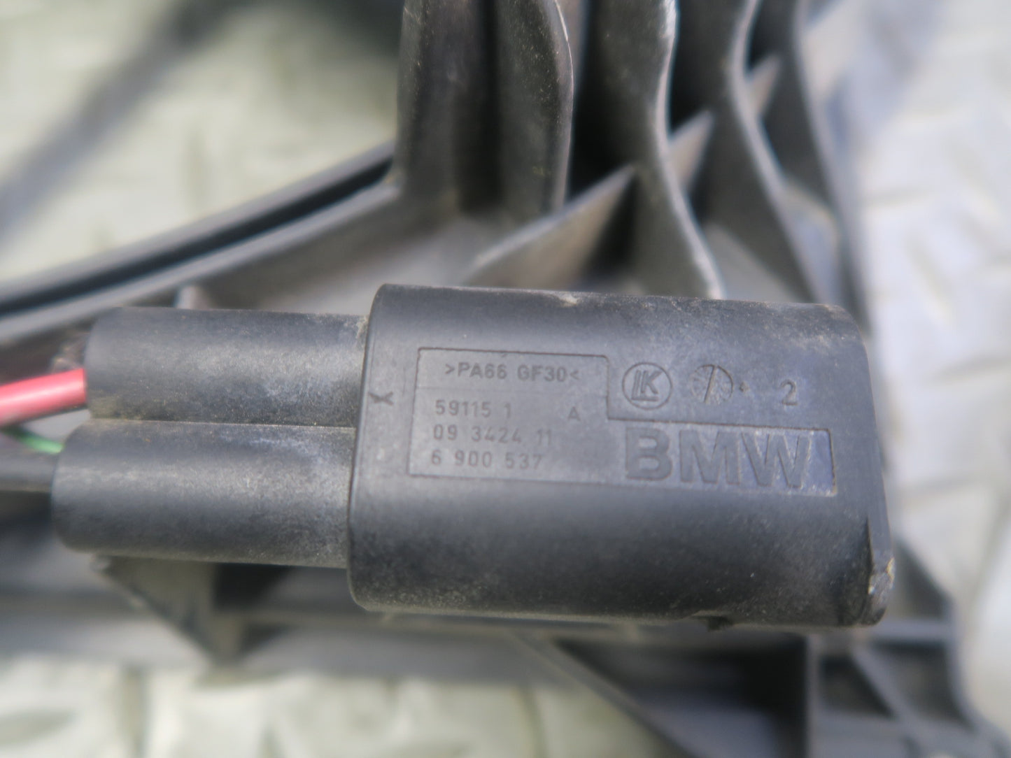 03-08 BMW E85 Z4 M/T M54 Engine Cooling Fan Motor Shroud 6925702 OEM