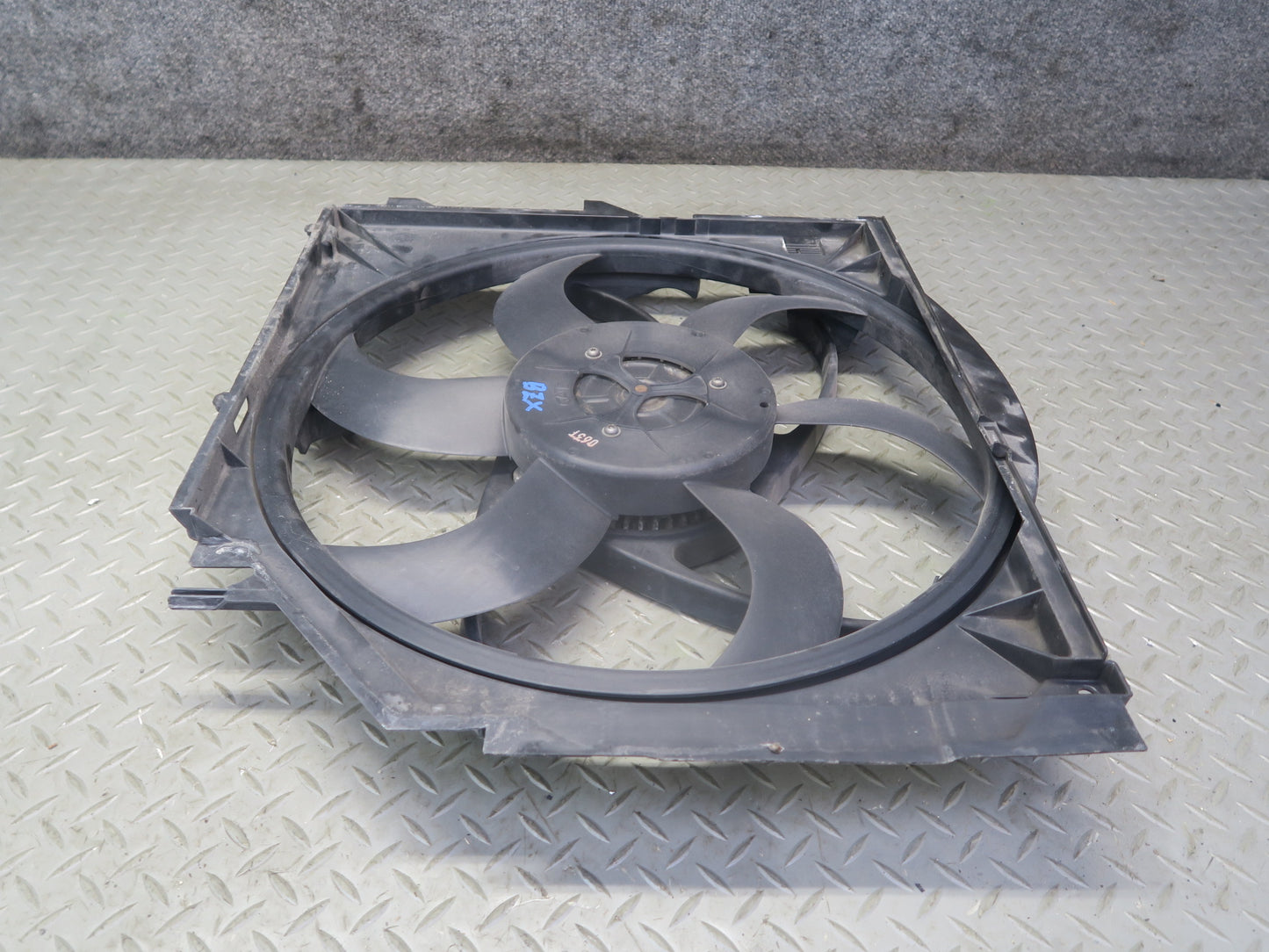 03-08 BMW E85 Z4 M/T M54 Engine Cooling Fan Motor Shroud 6925702 OEM