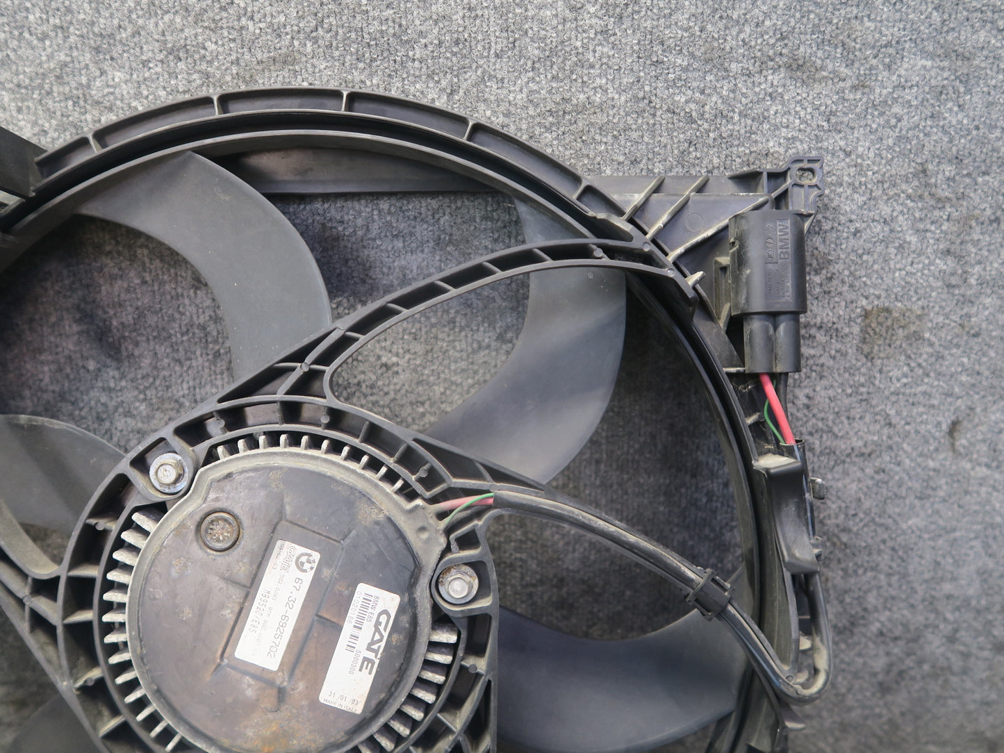 03-08 BMW E85 Z4 M/T M54 Engine Cooling Fan Motor Shroud 6925702 OEM