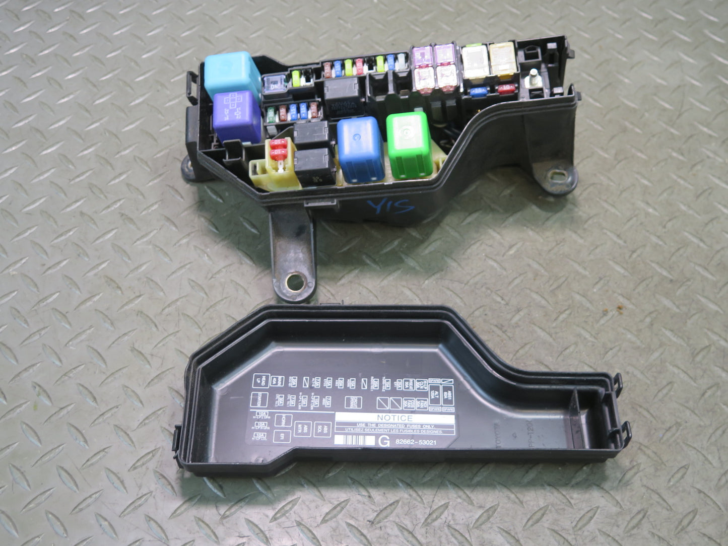 01-05 Lexus JCE10L IS300 Engine Bay Fuse Relay Box Module OEM