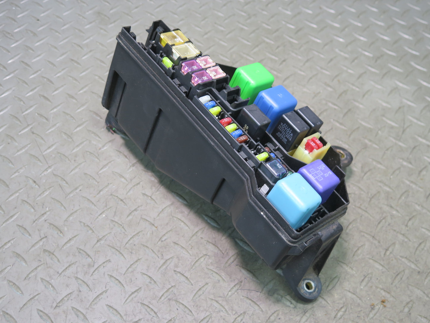 01-05 Lexus JCE10L IS300 Engine Bay Fuse Relay Box Module OEM