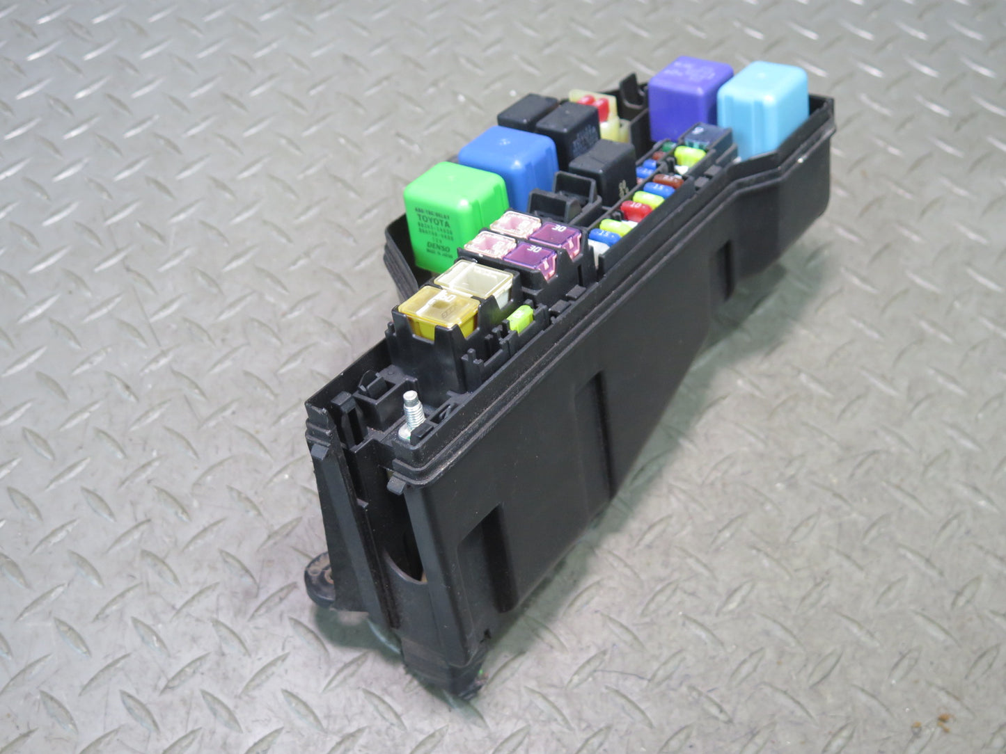 01-05 Lexus JCE10L IS300 Engine Bay Fuse Relay Box Module OEM