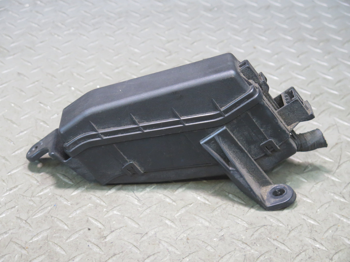 01-05 Lexus JCE10L IS300 Engine Bay Fuse Relay Box Module OEM