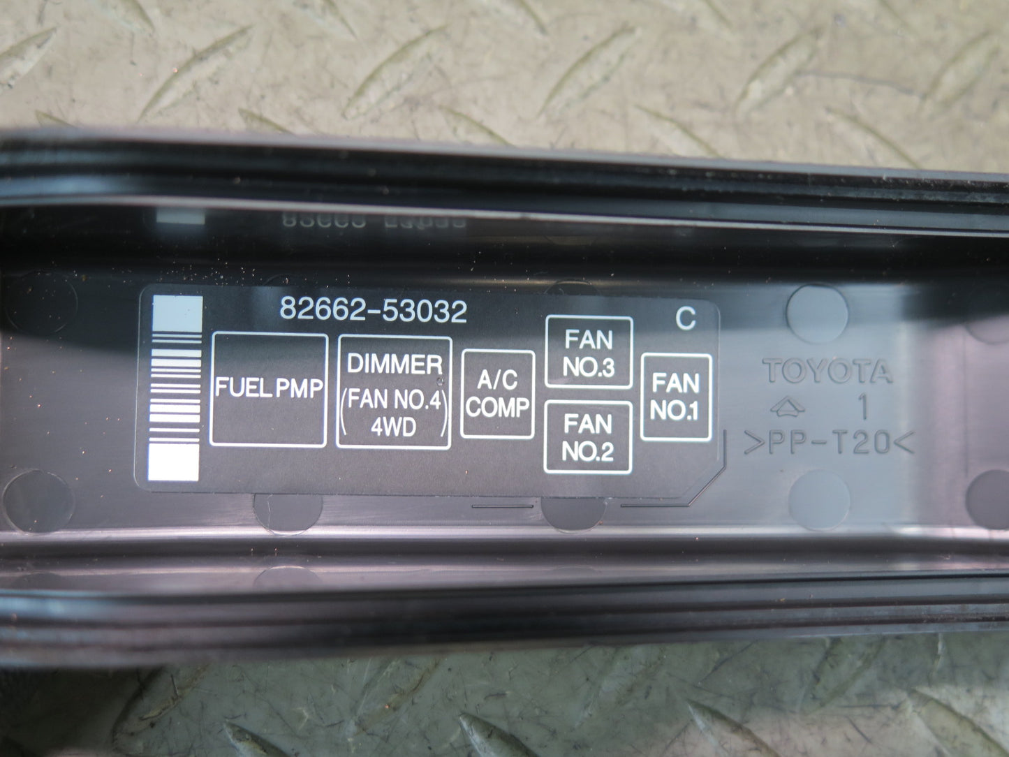 01-05 Lexus JCE10L IS300 Engine Bay Fuse Relay Box Module OEM