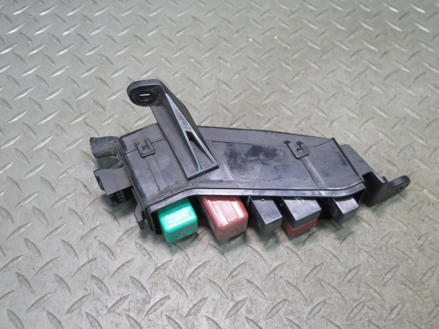 01-05 Lexus JCE10L IS300 Engine Bay Fuse Relay Box Module OEM