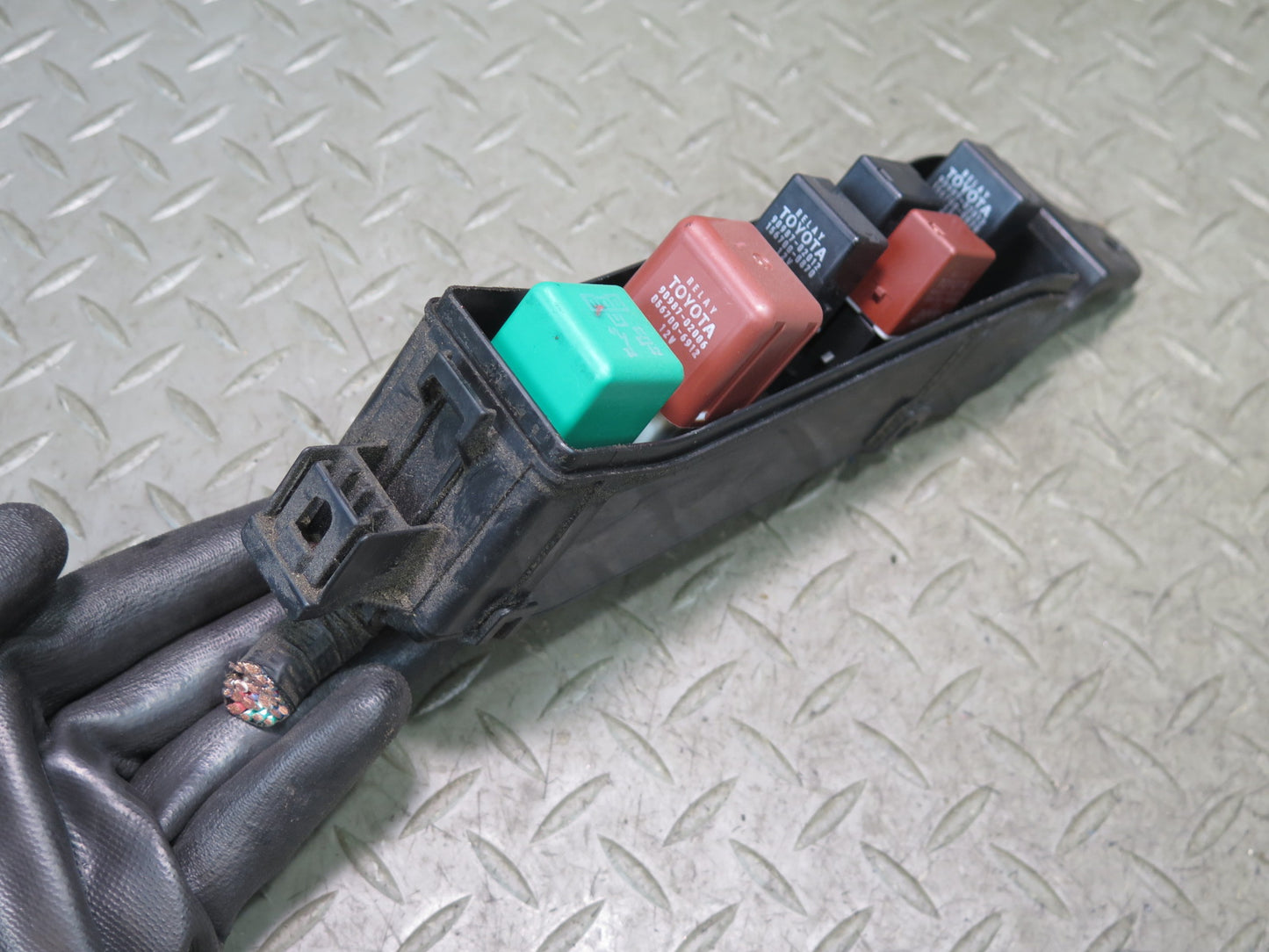 01-05 Lexus JCE10L IS300 Engine Bay Fuse Relay Box Module OEM