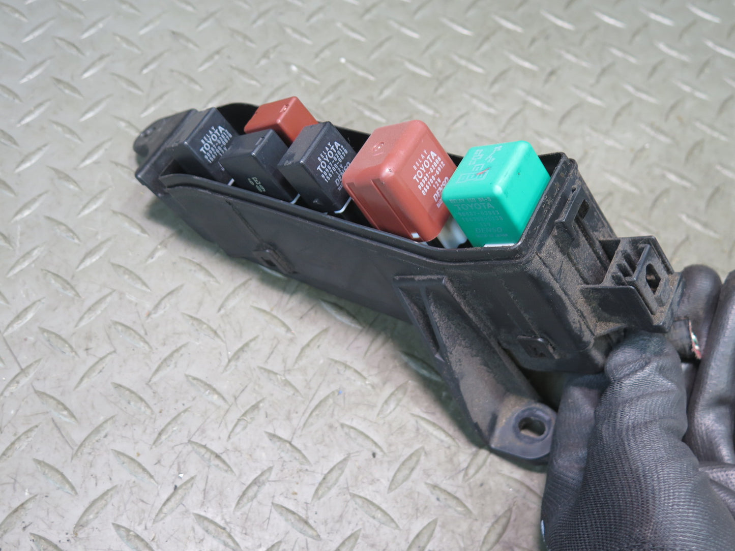 01-05 Lexus JCE10L IS300 Engine Bay Fuse Relay Box Module OEM