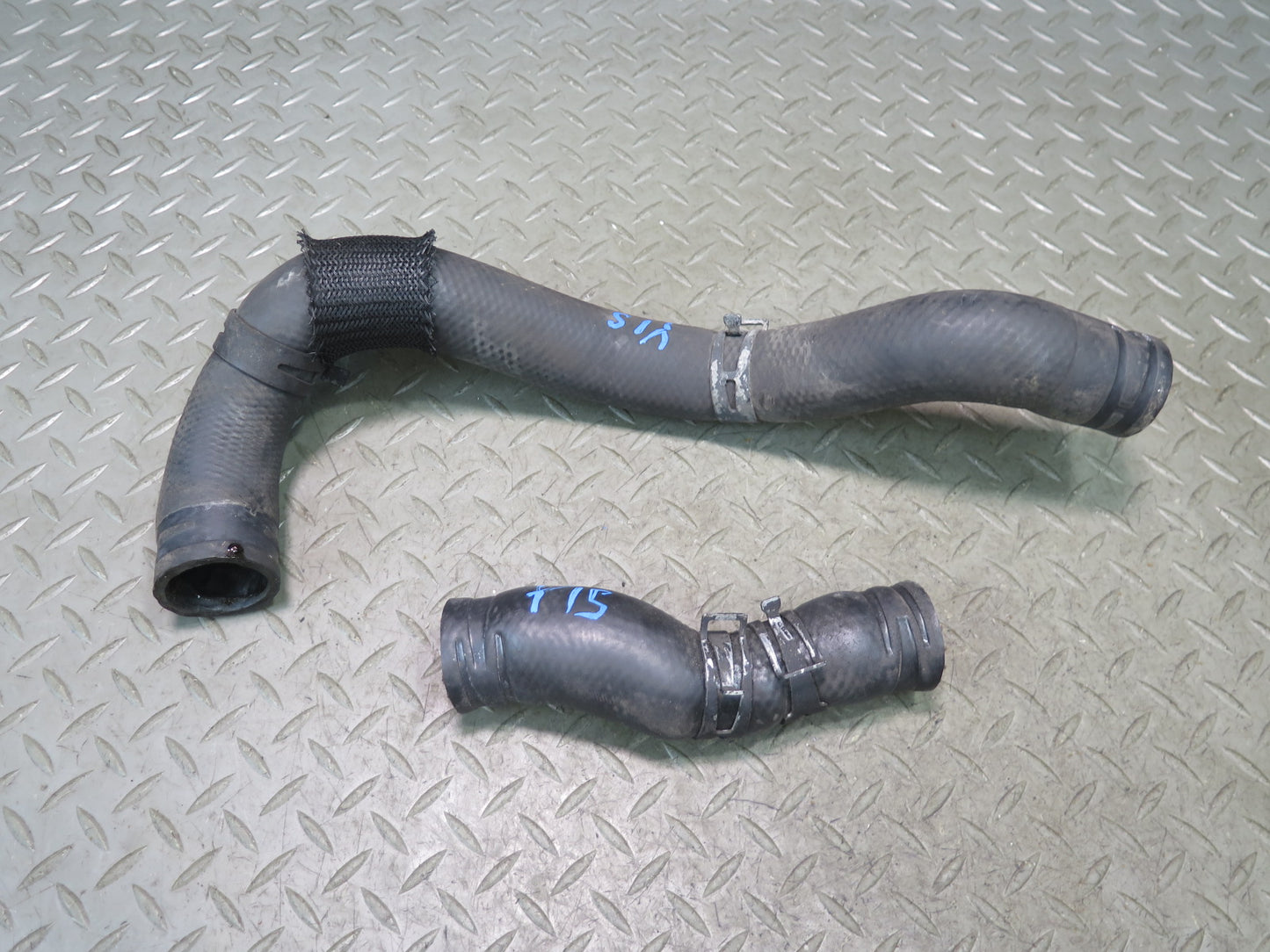 01-05 Lexus JCE10L IS300 Set of 2 Engine Coolant Radiator Hose Line OEM