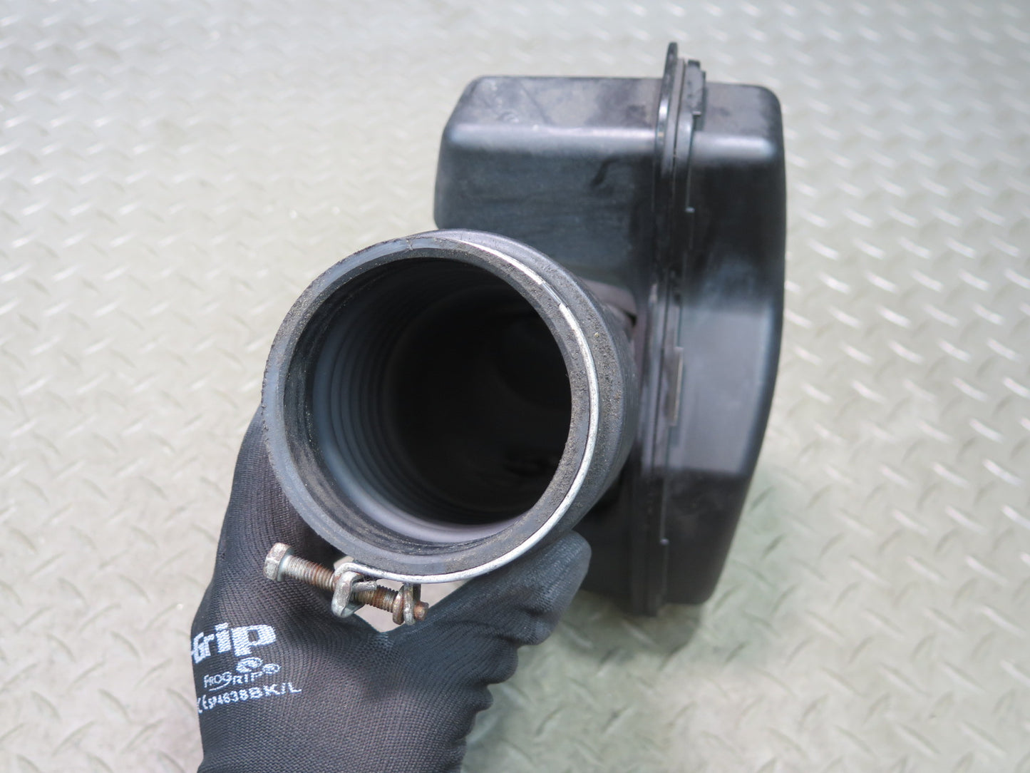 01-05 Lexus JCE10L IS300 Air Intake Clener Resonator Tube Line 17860-46160 OEM