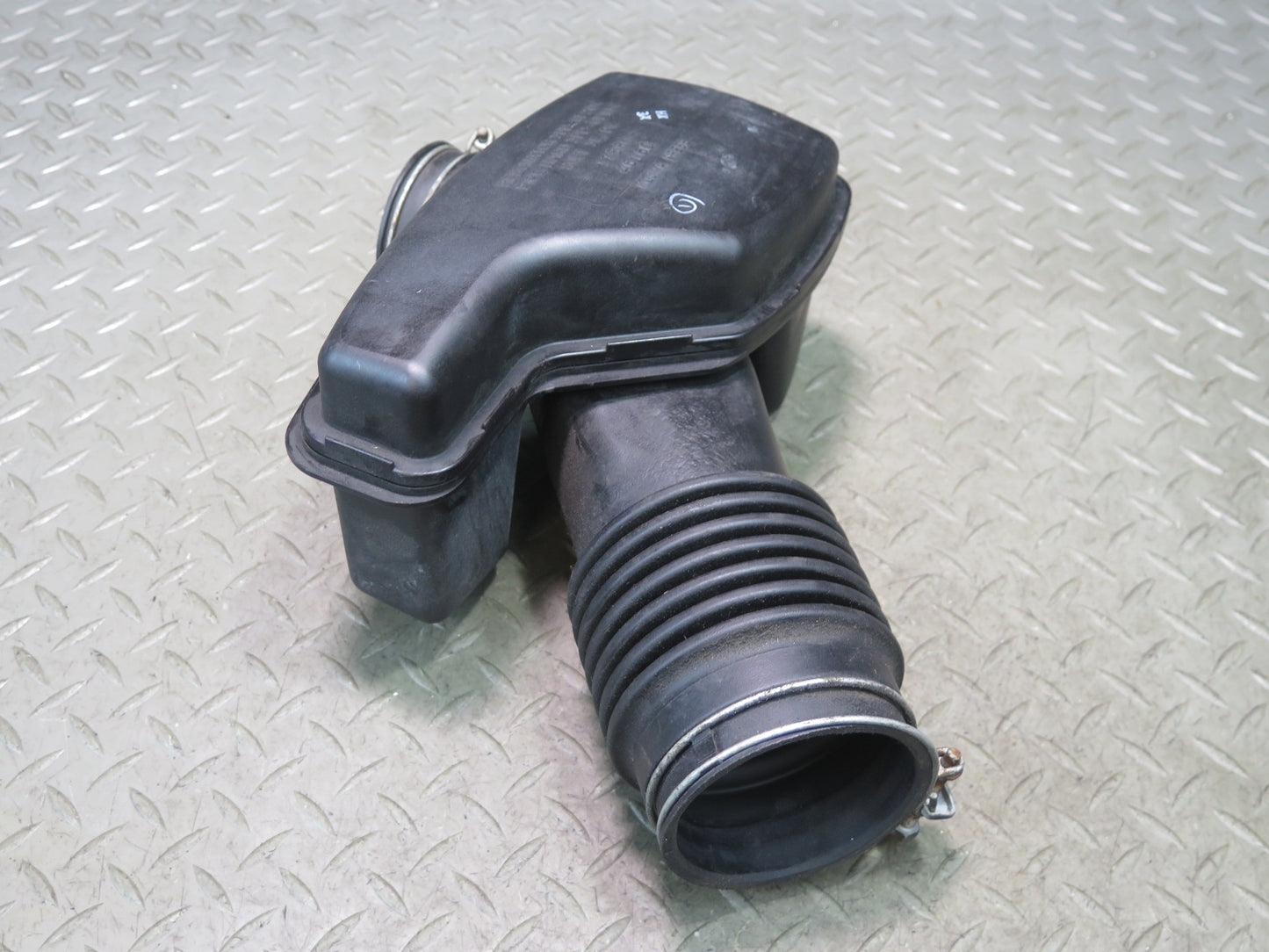 01-05 Lexus JCE10L IS300 Air Intake Clener Resonator Tube Line 17860-46160 OEM