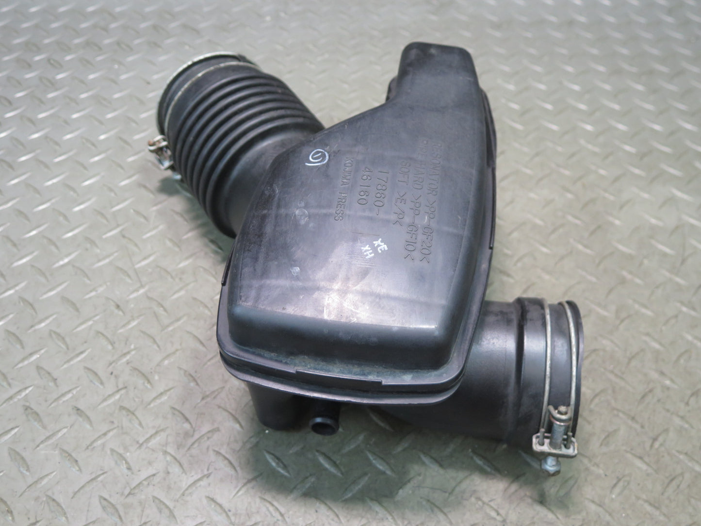 01-05 Lexus JCE10L IS300 Air Intake Clener Resonator Tube Line 17860-46160 OEM