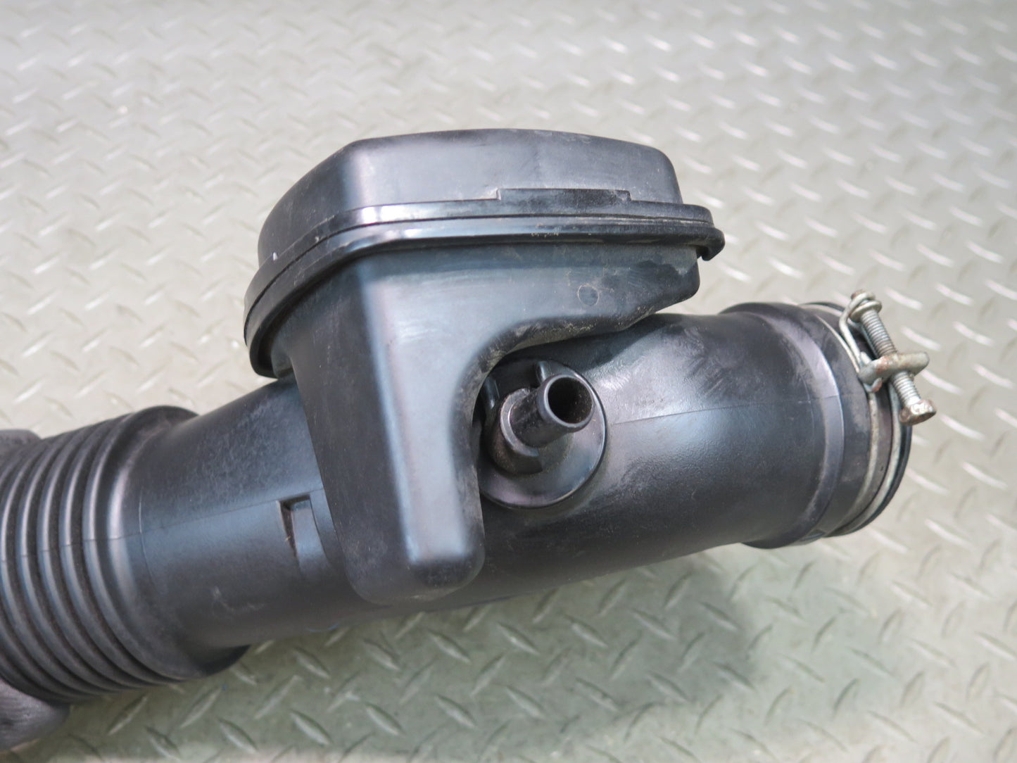 01-05 Lexus JCE10L IS300 Air Intake Clener Resonator Tube Line 17860-46160 OEM
