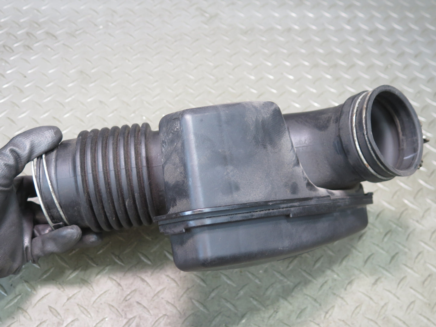 01-05 Lexus JCE10L IS300 Air Intake Clener Resonator Tube Line 17860-46160 OEM