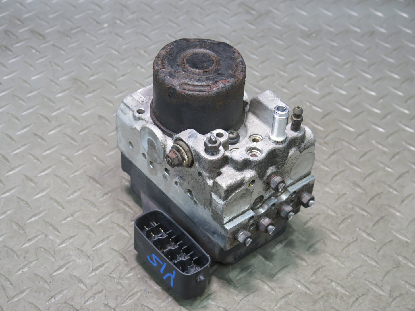 02-05 Lexus JCE10L IS300 Anti Lock Brake ABS Pump Module 44540-53020 OEM