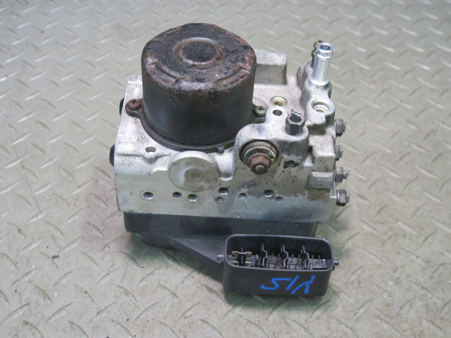02-05 Lexus JCE10L IS300 Anti Lock Brake ABS Pump Module 44540-53020 OEM