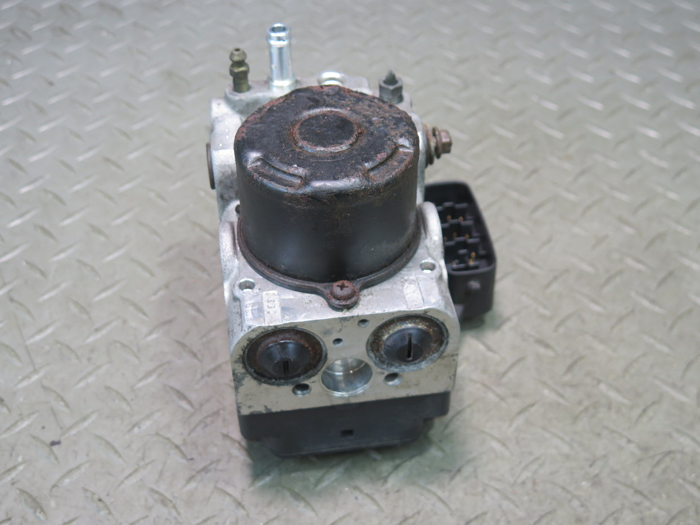 02-05 Lexus JCE10L IS300 Anti Lock Brake ABS Pump Module 44540-53020 OEM