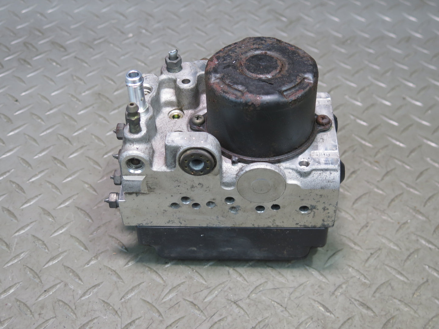 02-05 Lexus JCE10L IS300 Anti Lock Brake ABS Pump Module 44540-53020 OEM