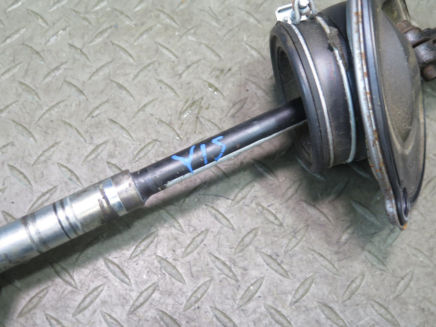01-05 Lexus JCE10L IS300 Steering Column U Joint Linkage Shaft w Dust Boots OEM