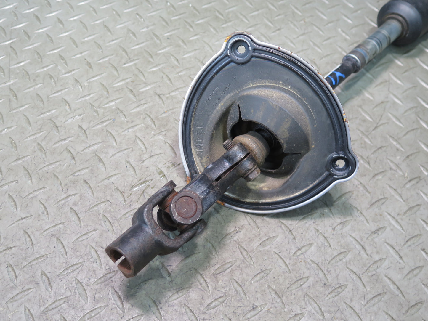01-05 Lexus JCE10L IS300 Steering Column U Joint Linkage Shaft w Dust Boots OEM