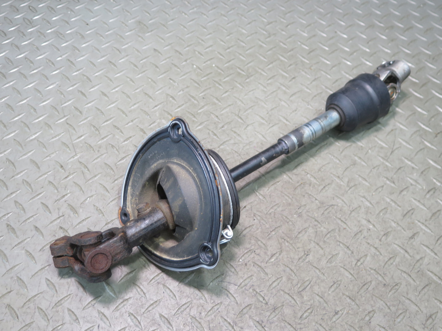 01-05 Lexus JCE10L IS300 Steering Column U Joint Linkage Shaft w Dust Boots OEM