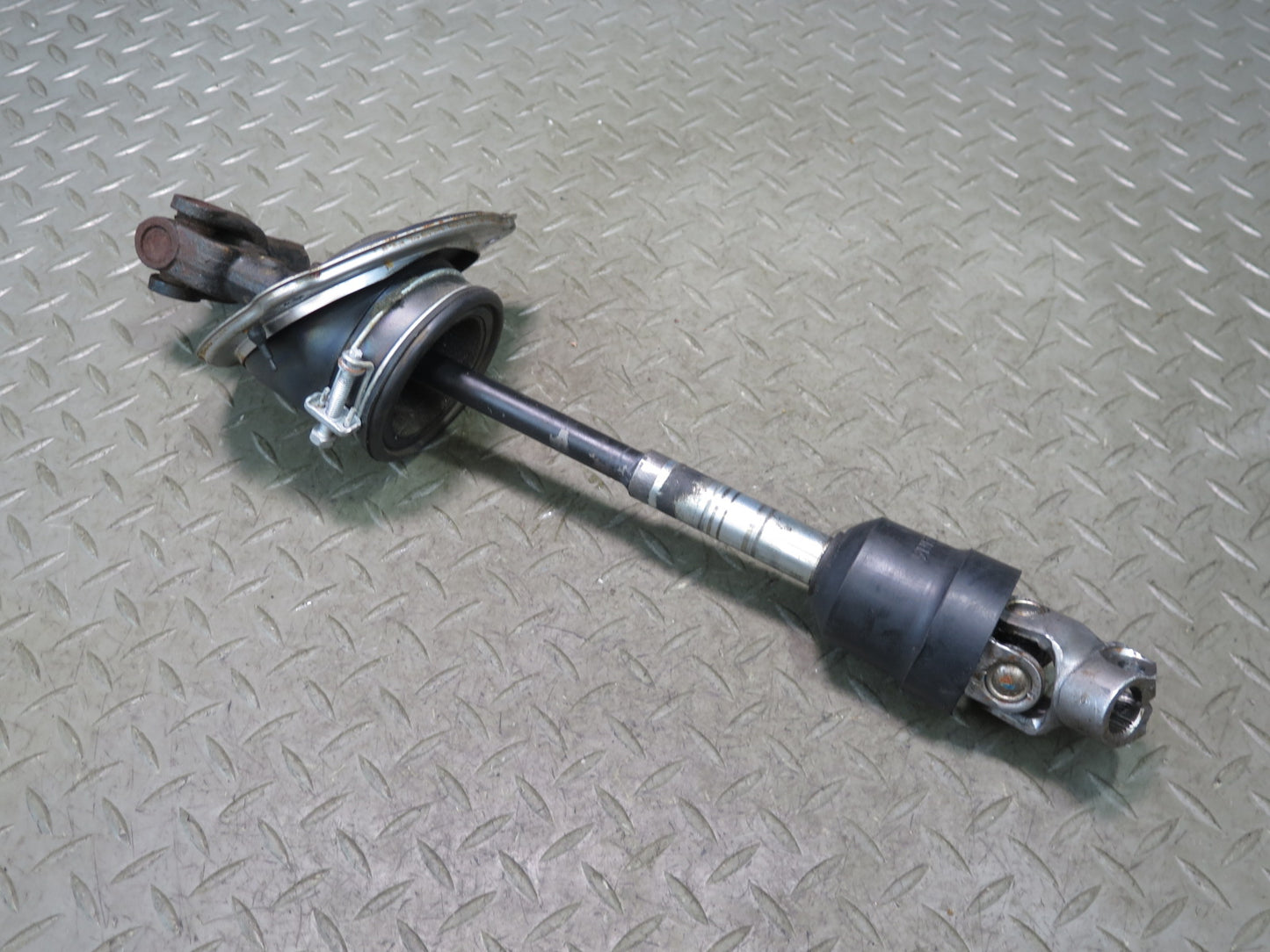 01-05 Lexus JCE10L IS300 Steering Column U Joint Linkage Shaft w Dust Boots OEM