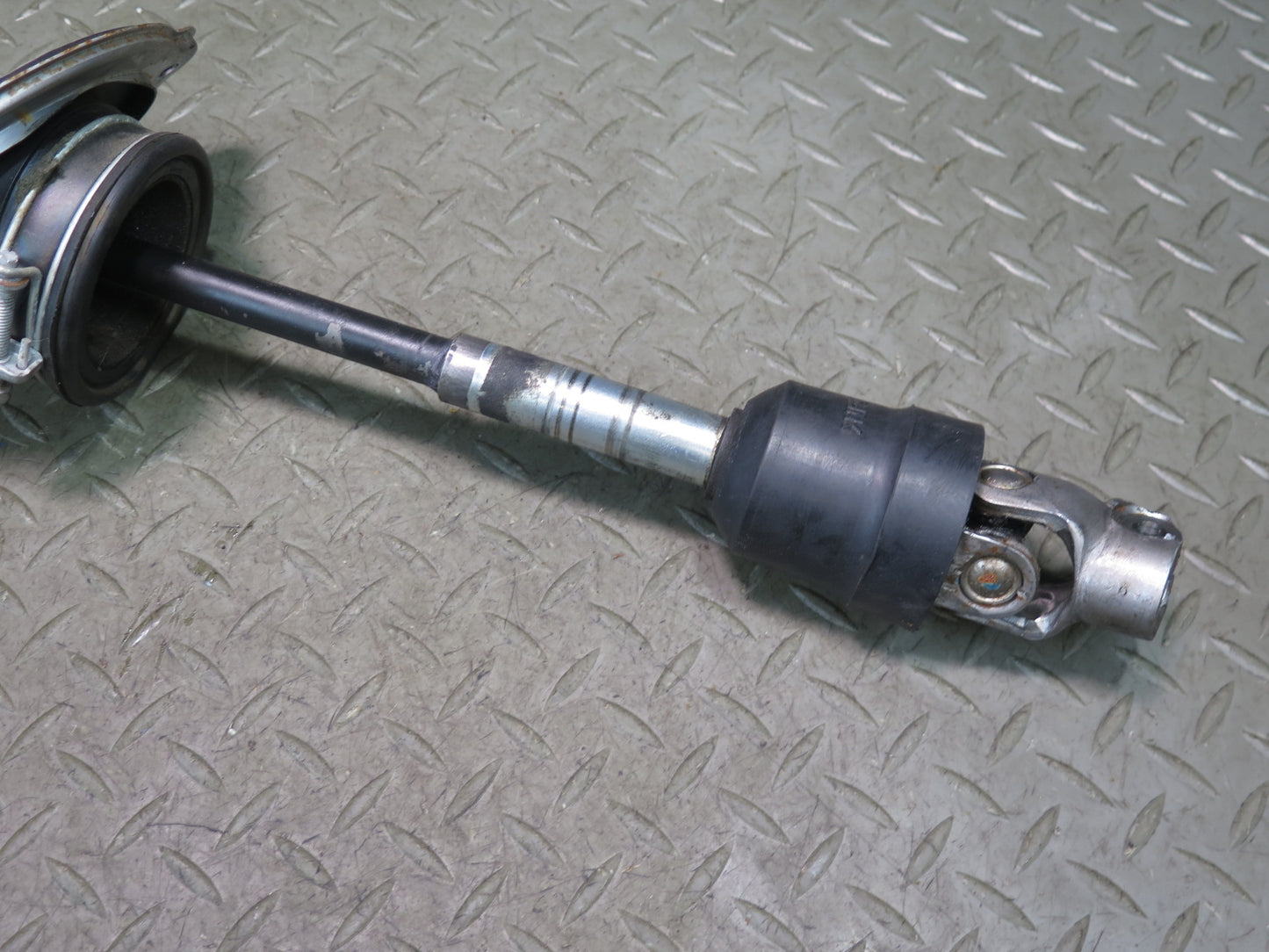 01-05 Lexus JCE10L IS300 Steering Column U Joint Linkage Shaft w Dust Boots OEM