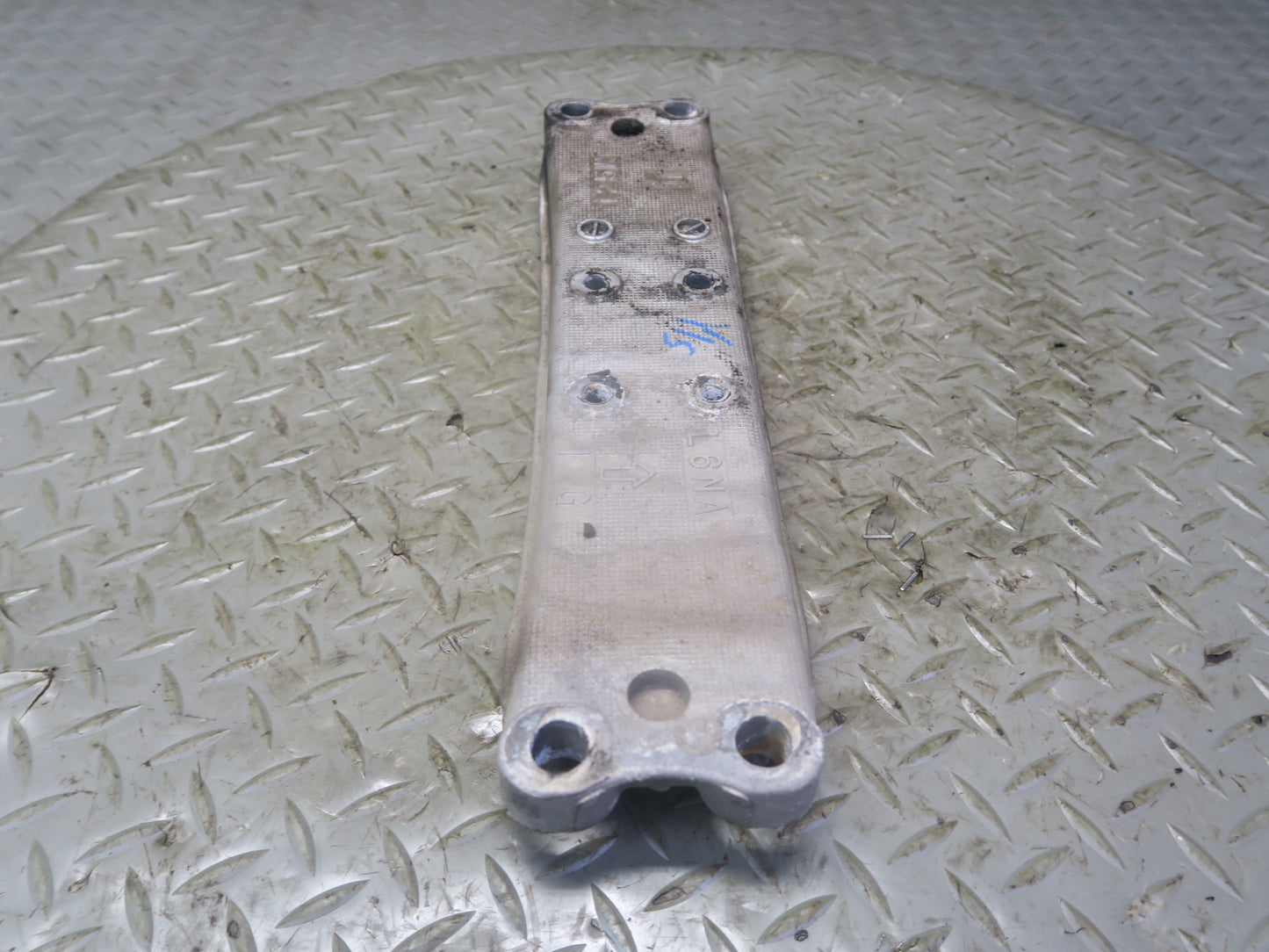 01-05 Lexus JCE10L IS300 A650E A/T Automatic Transmission Mount Bracket OEM