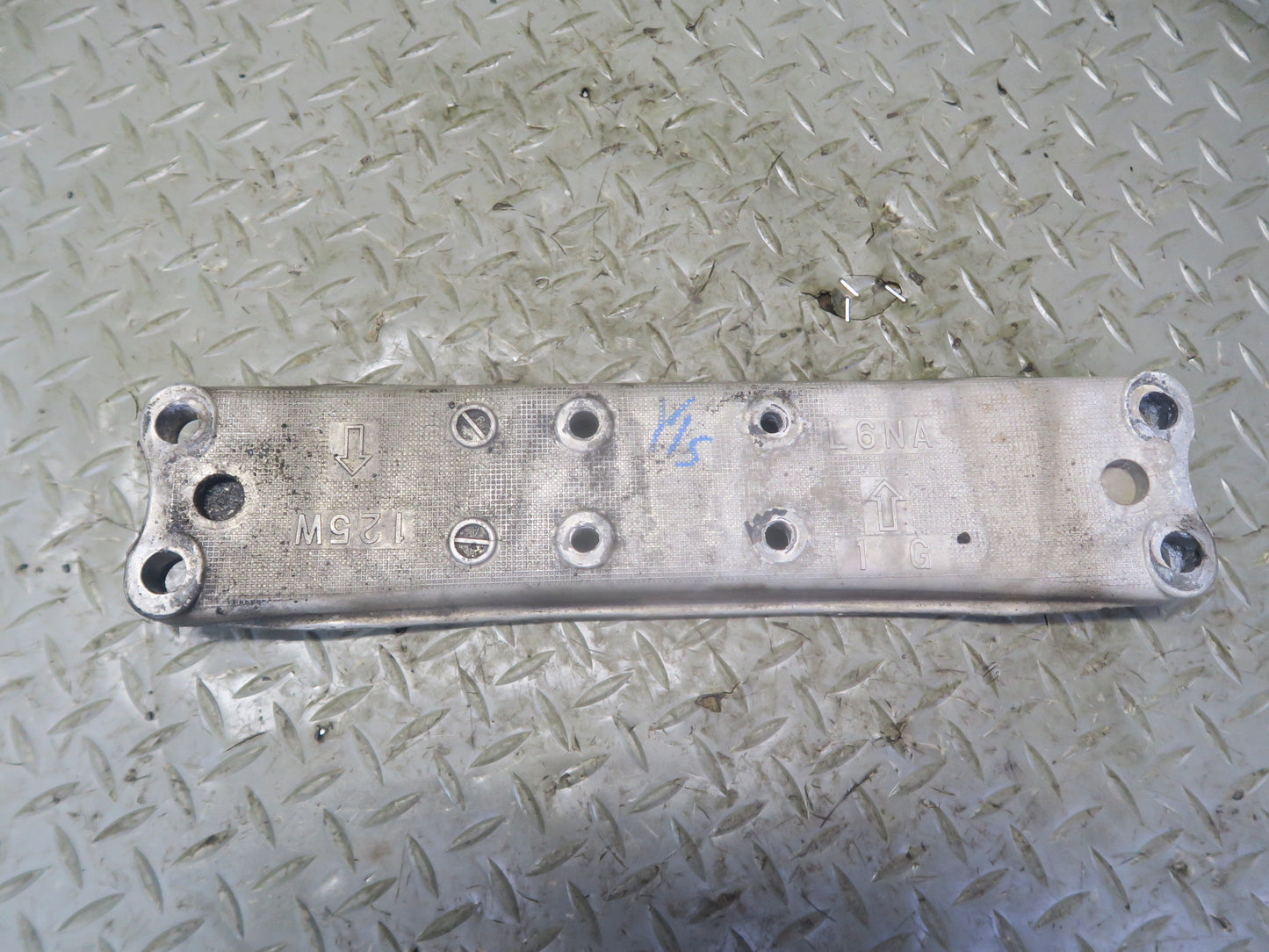 01-05 Lexus JCE10L IS300 A650E A/T Automatic Transmission Mount Bracket OEM