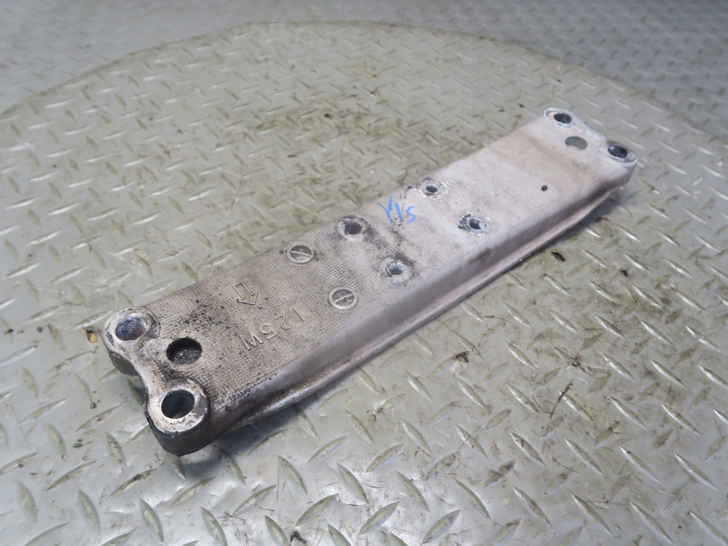 01-05 Lexus JCE10L IS300 A650E A/T Automatic Transmission Mount Bracket OEM