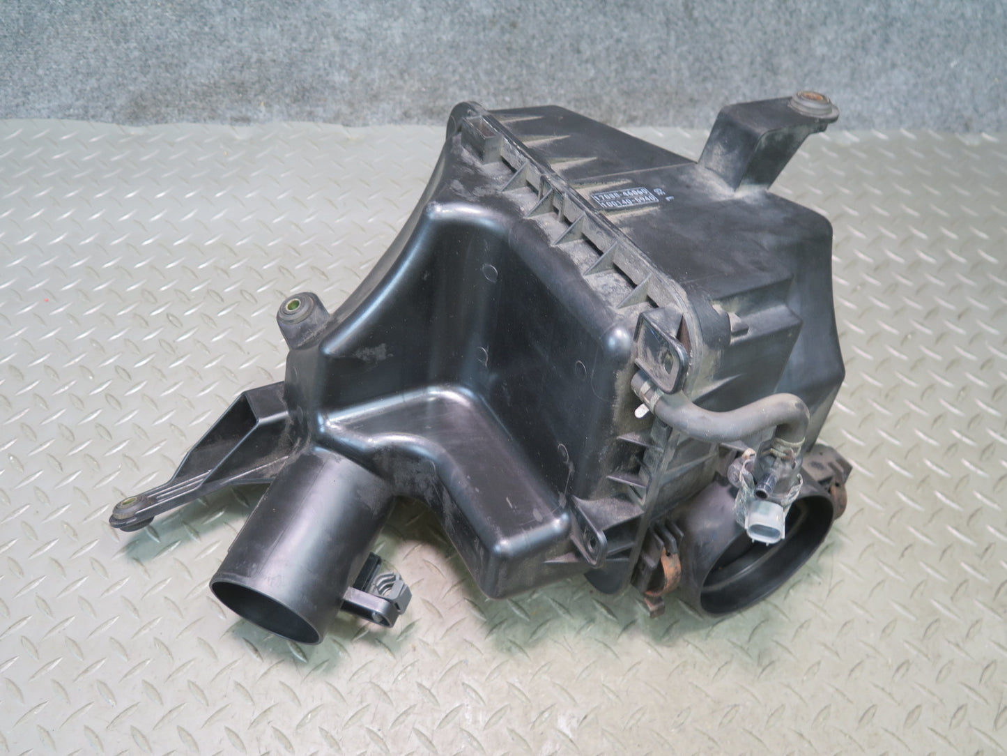 01-05 Lexus JCE10L IS300 Air Intake Cleaner Filter Box w MAF Sensor OEM