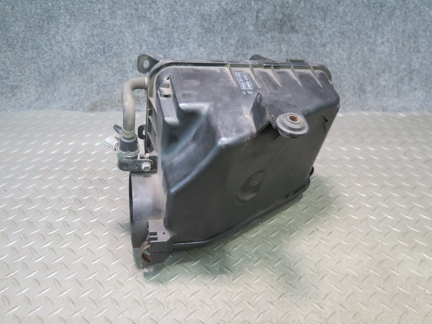 01-05 Lexus JCE10L IS300 Air Intake Cleaner Filter Box w MAF Sensor OEM