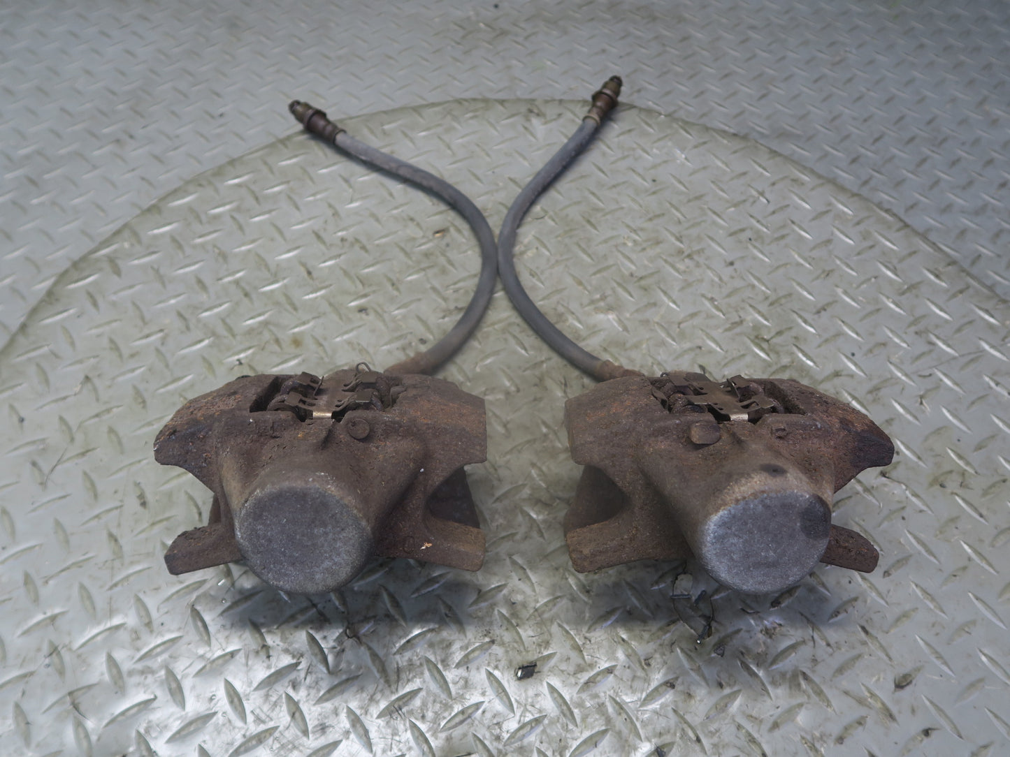 01-05 Lexus JCE10L IS300 Set of 2 Rear Left & Right Brake Caliper OEM