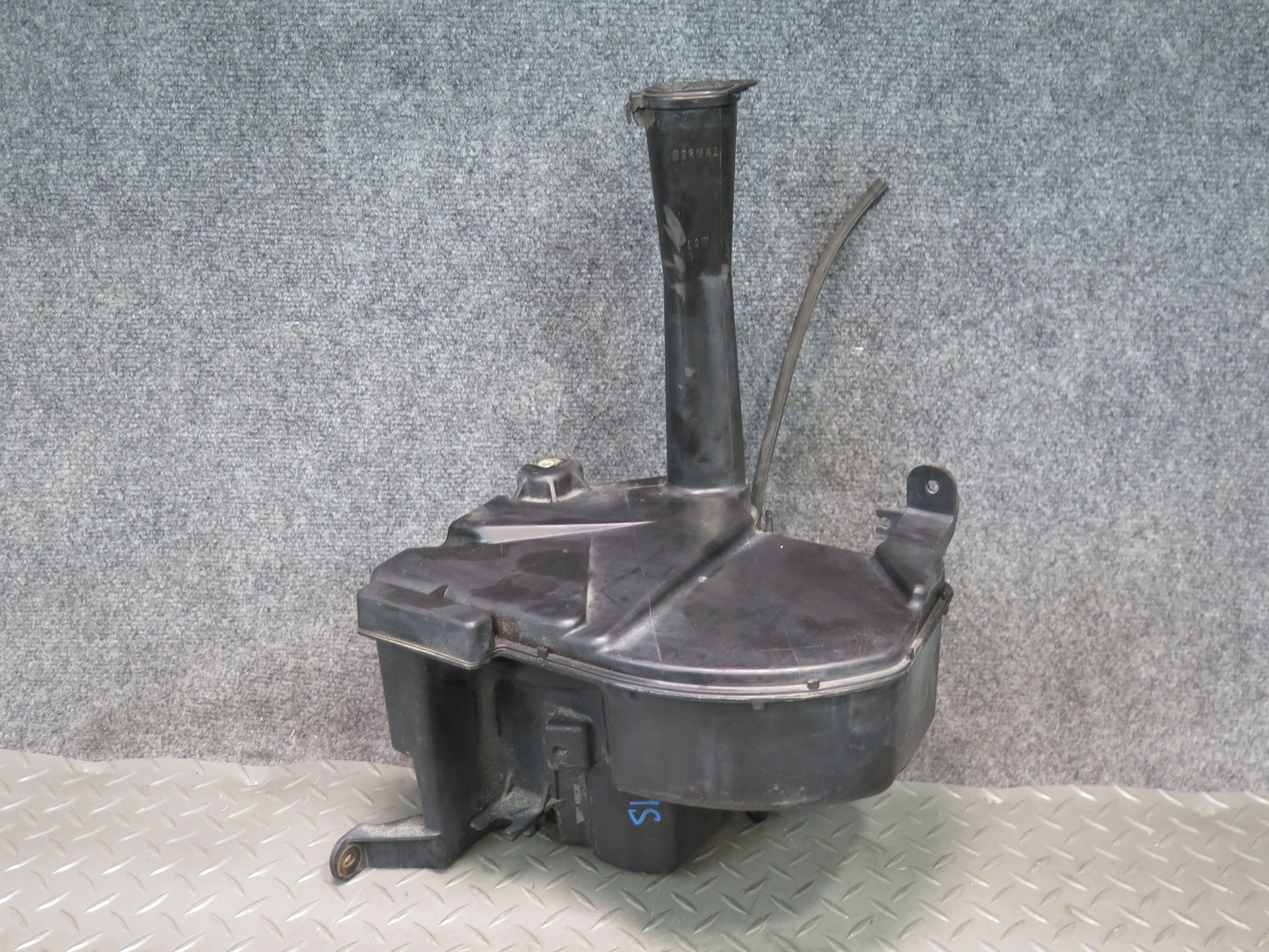 02-05 Lexus JCE10L IS300 Windshield Washer Fluid Reservoir Tank w Pump OEM