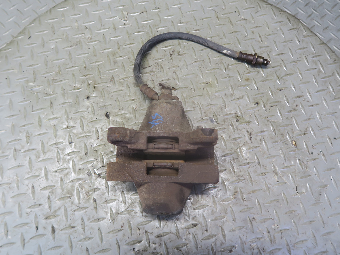 01-05 Lexus JCE10L IS300 Set of 2 Rear Left & Right Brake Caliper OEM