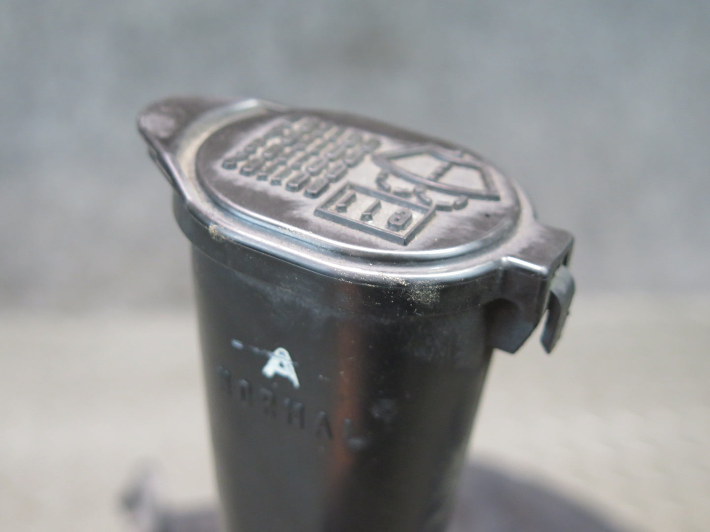 02-05 Lexus JCE10L IS300 Windshield Washer Fluid Reservoir Tank w Pump OEM