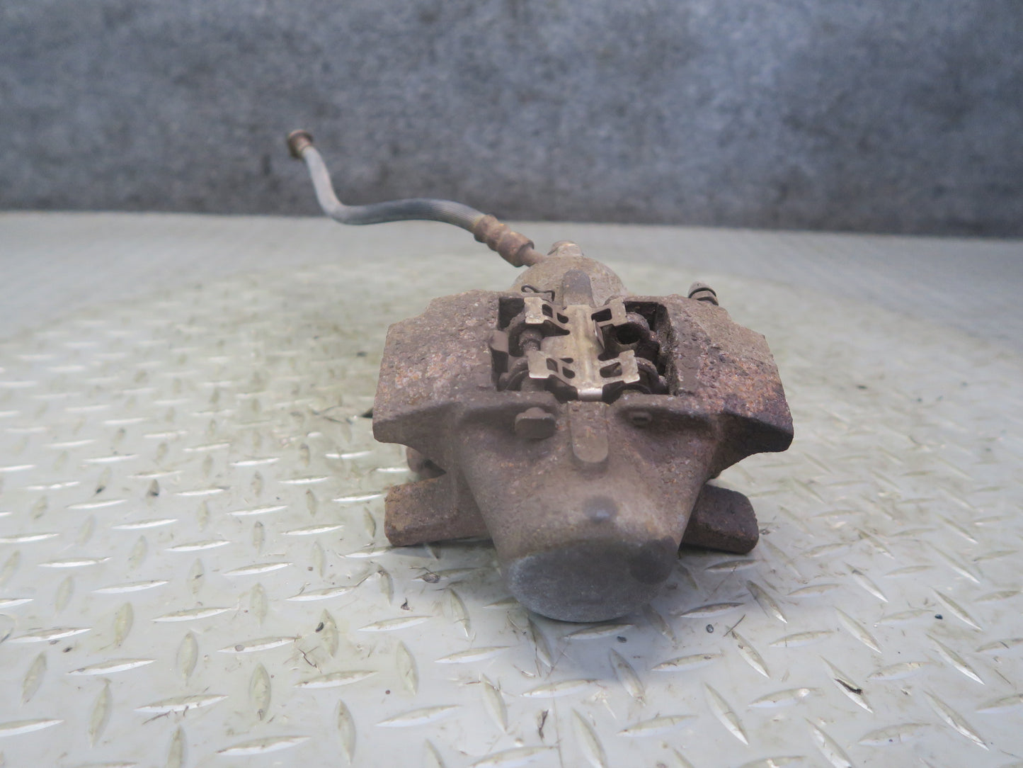 01-05 Lexus JCE10L IS300 Set of 2 Rear Left & Right Brake Caliper OEM