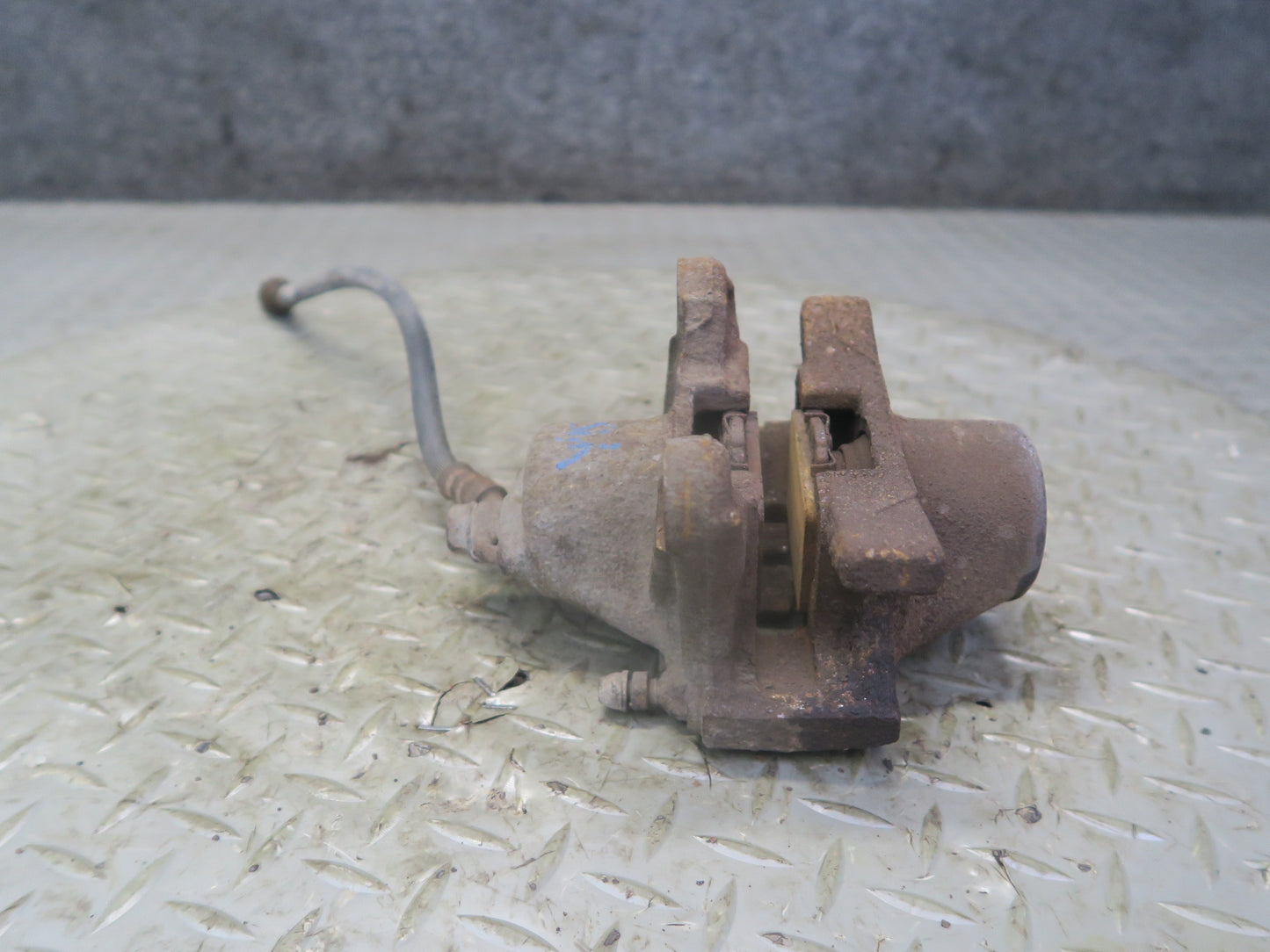 01-05 Lexus JCE10L IS300 Set of 2 Rear Left & Right Brake Caliper OEM
