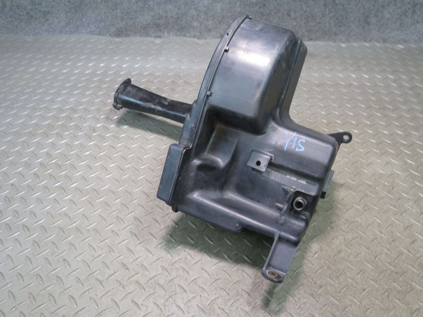 02-05 Lexus JCE10L IS300 Windshield Washer Fluid Reservoir Tank w Pump OEM