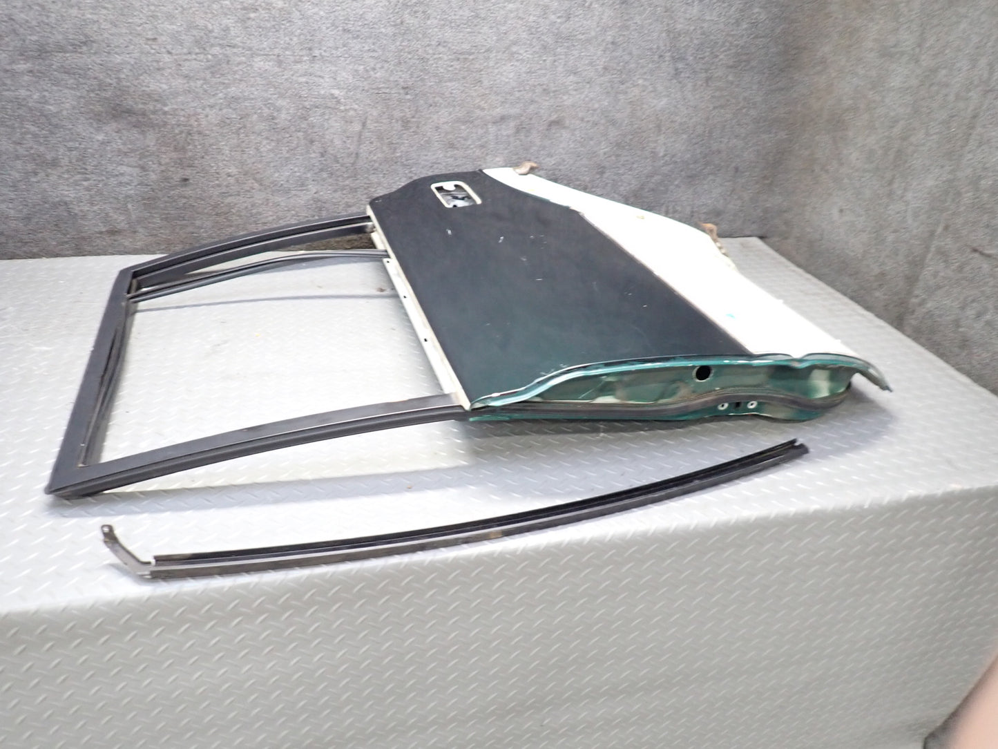1996-1997 Lexus FZJ80L LX450 Rear Left Door Shell Panel Green