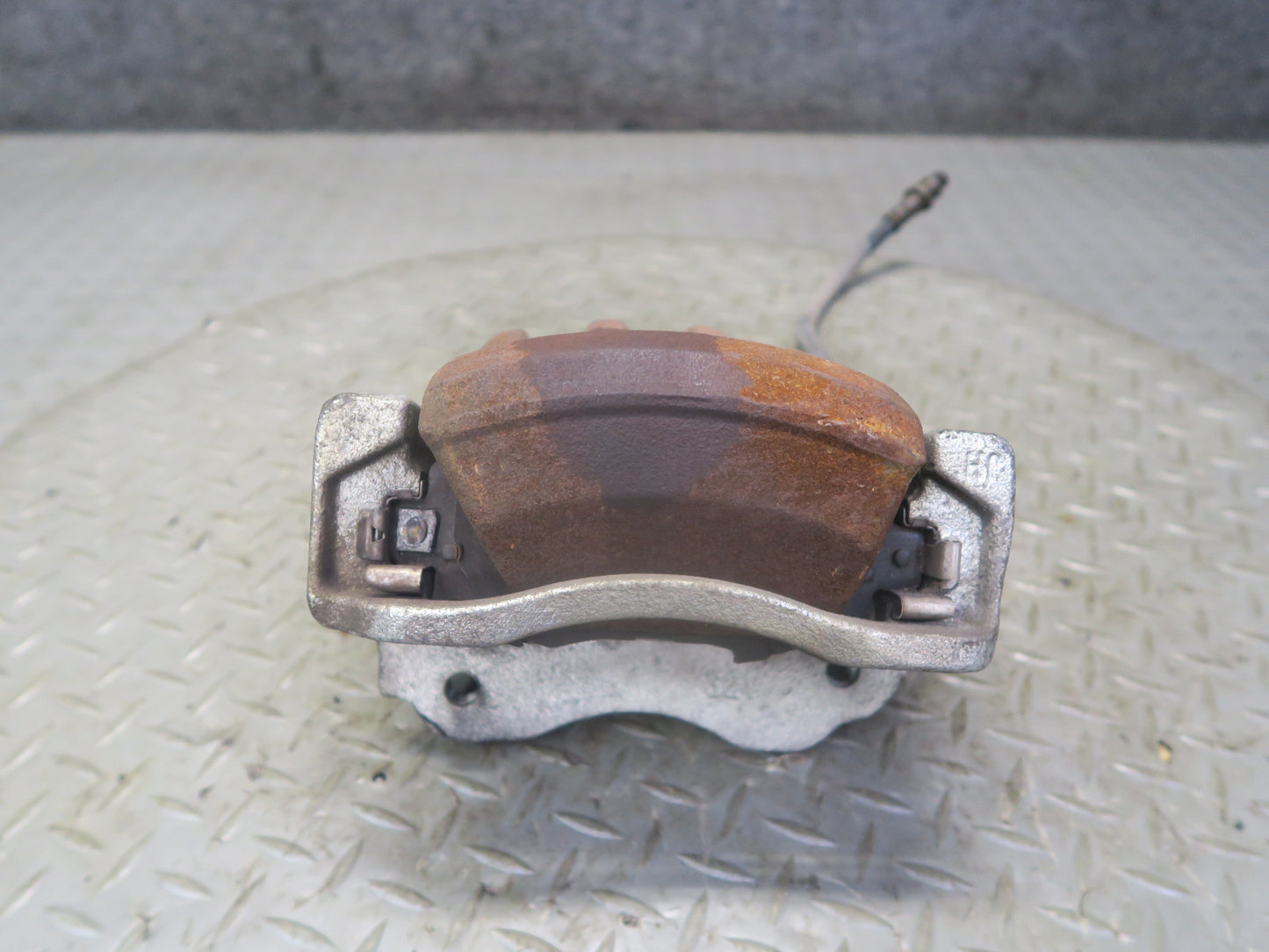 01-05 Lexus JCE10L IS300 Set of 2 Front Left & Right Brake Caliper OEM