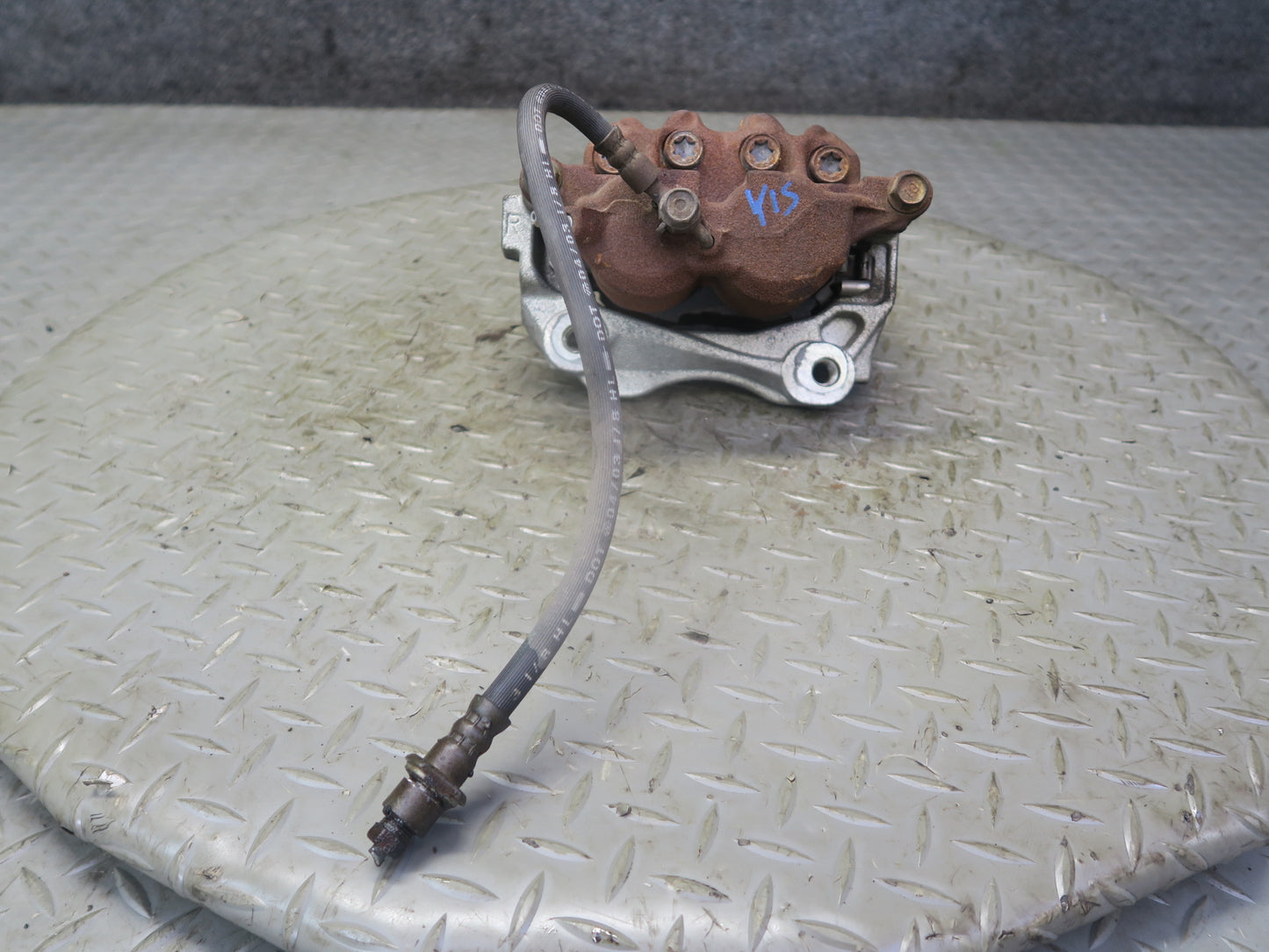 01-05 Lexus JCE10L IS300 Set of 2 Front Left & Right Brake Caliper OEM