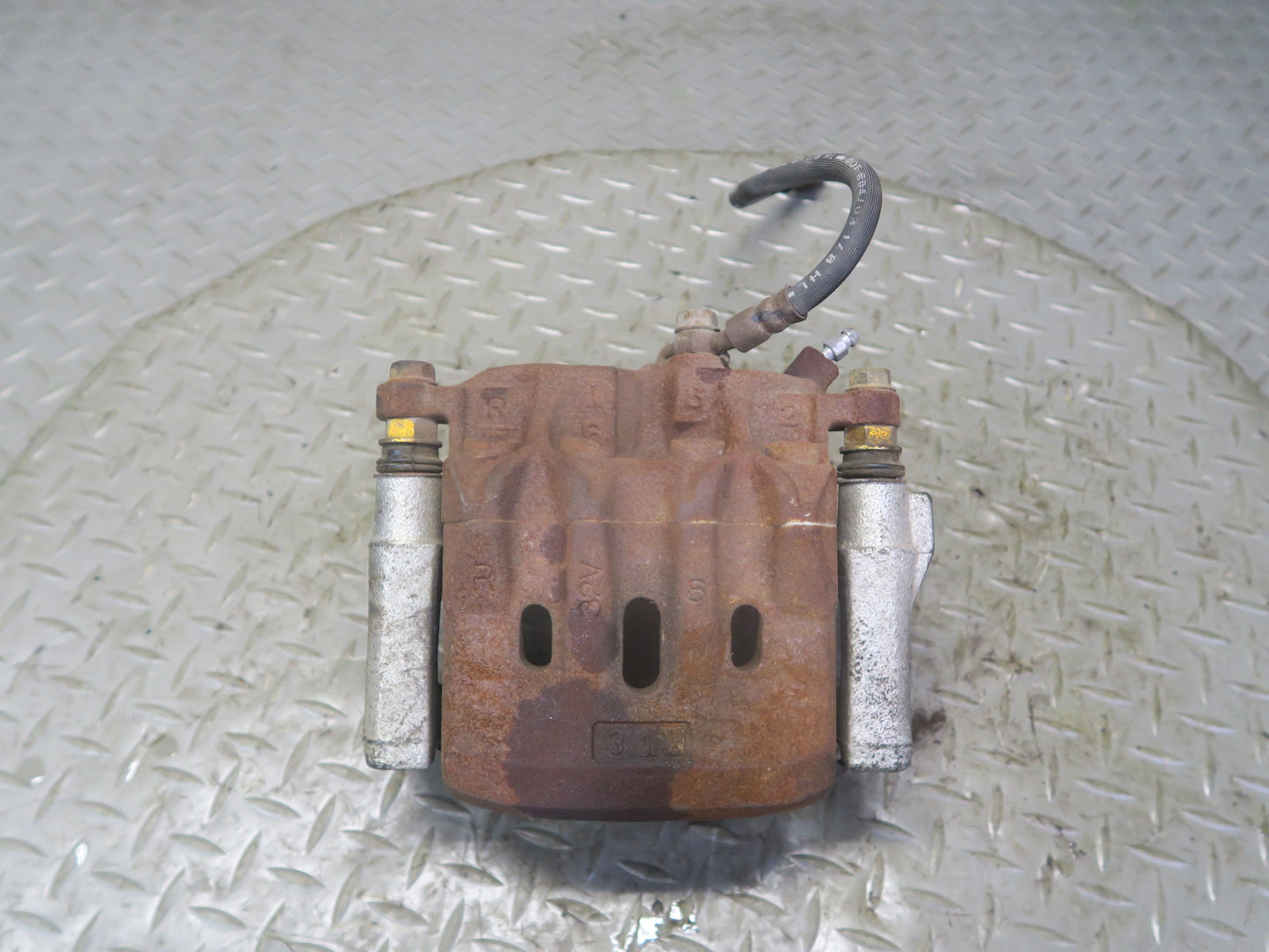 01-05 Lexus JCE10L IS300 Set of 2 Front Left & Right Brake Caliper OEM