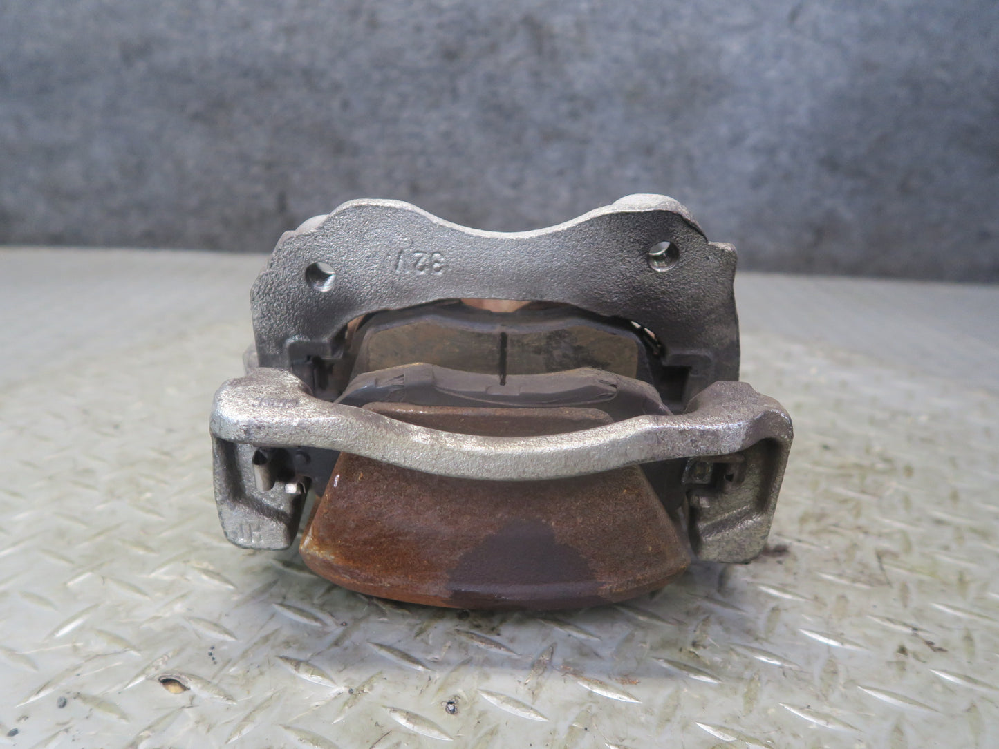 01-05 Lexus JCE10L IS300 Set of 2 Front Left & Right Brake Caliper OEM