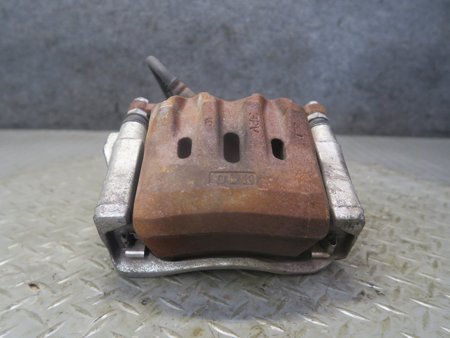 01-05 Lexus JCE10L IS300 Set of 2 Front Left & Right Brake Caliper OEM