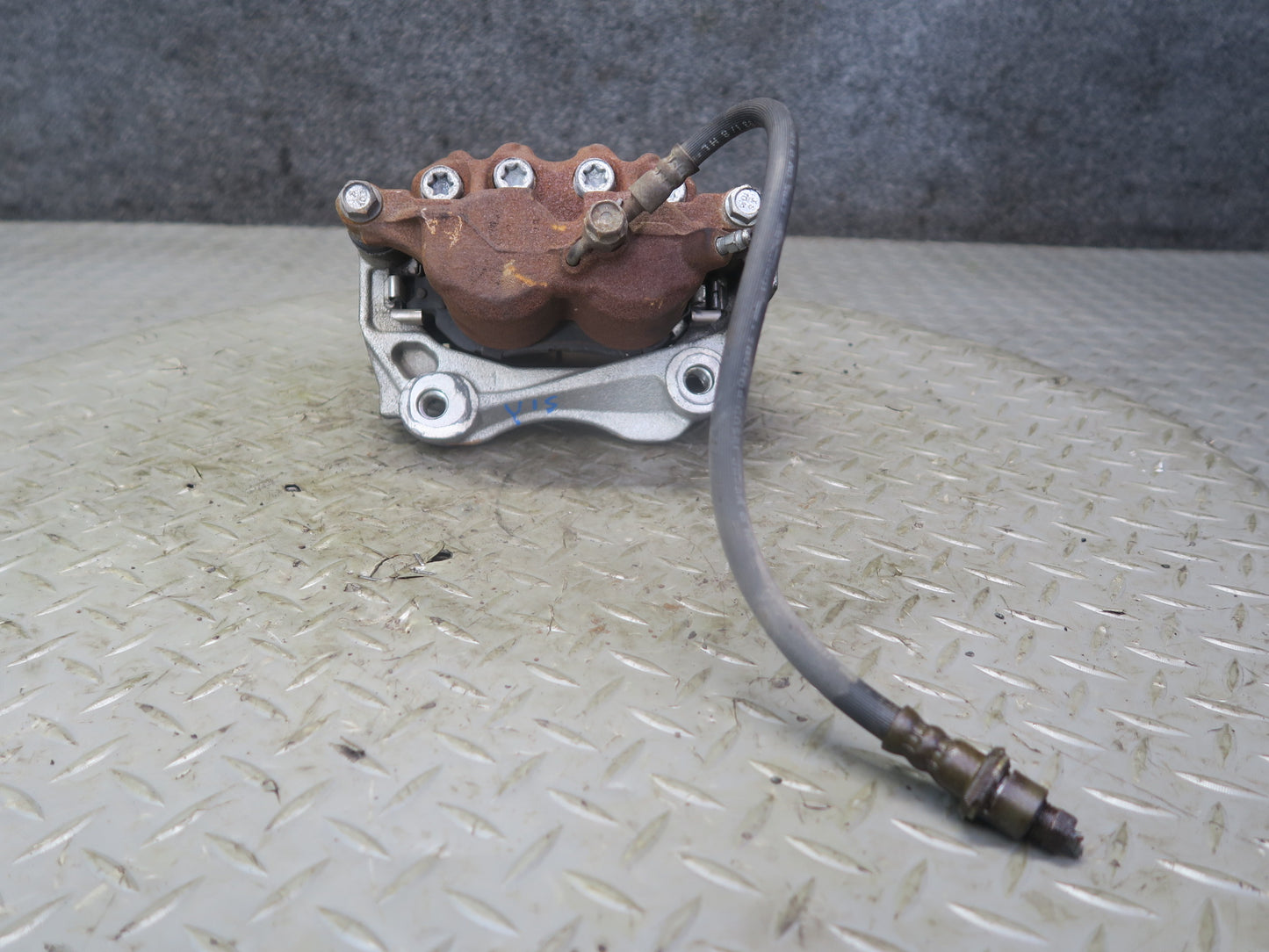 01-05 Lexus JCE10L IS300 Set of 2 Front Left & Right Brake Caliper OEM