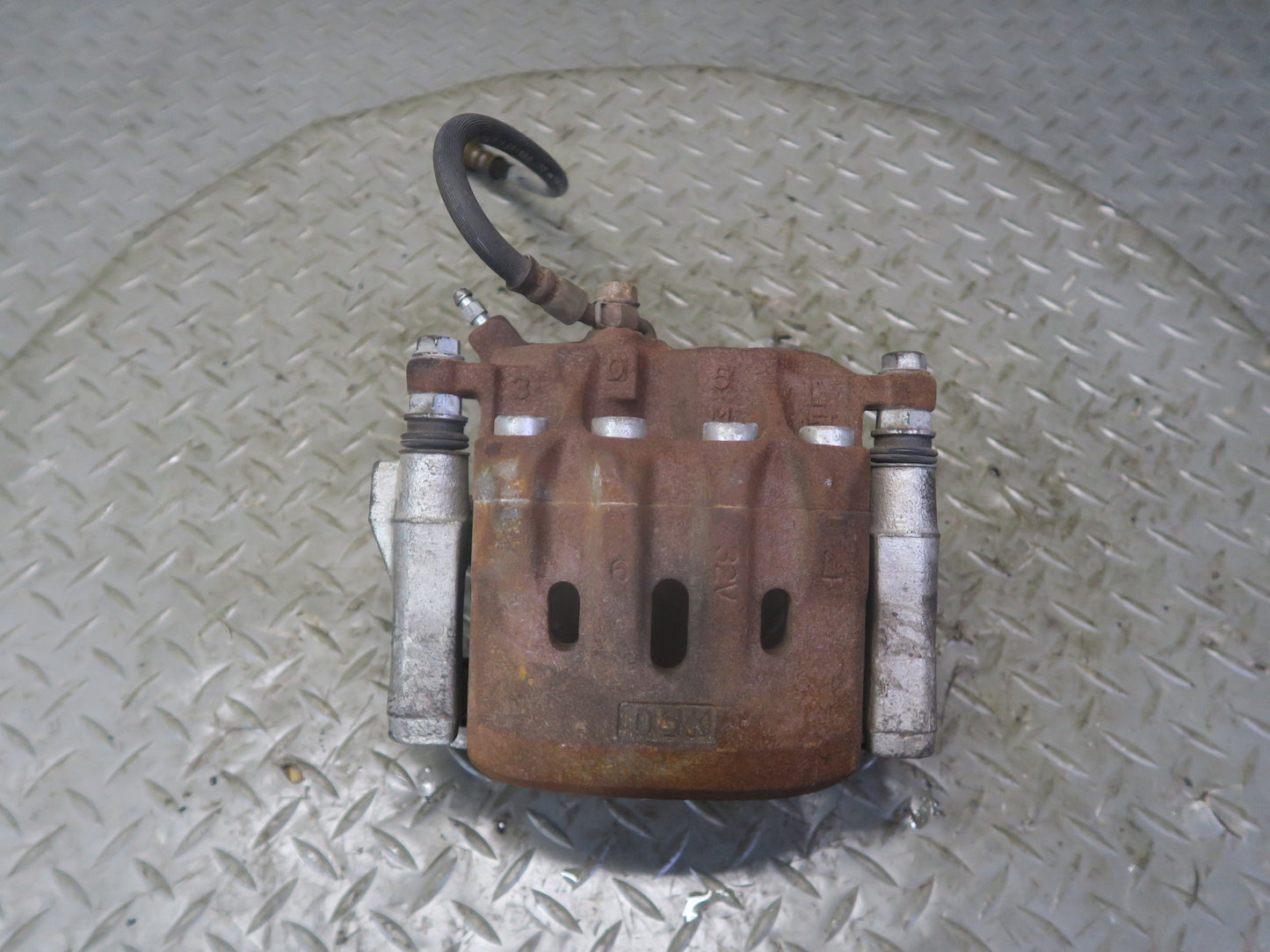 01-05 Lexus JCE10L IS300 Set of 2 Front Left & Right Brake Caliper OEM