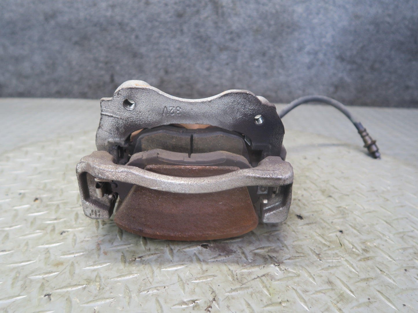 01-05 Lexus JCE10L IS300 Set of 2 Front Left & Right Brake Caliper OEM