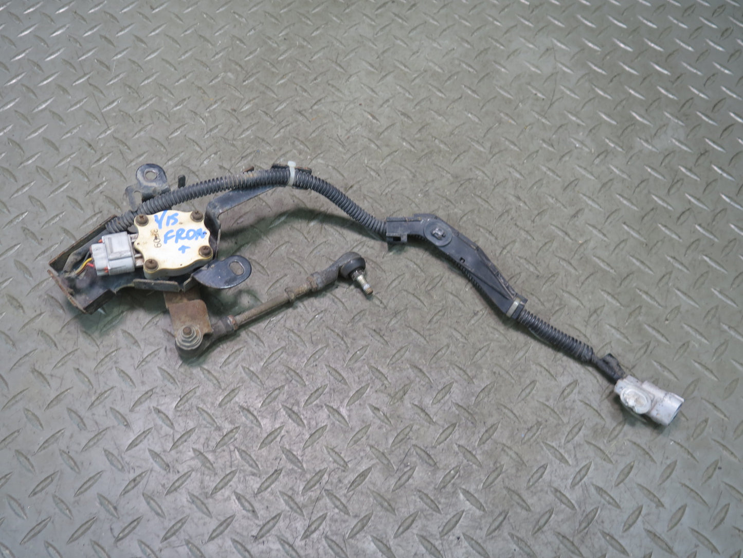 01-05 Lexus JCE10L IS300 Front Suspension Height Sensor OEM
