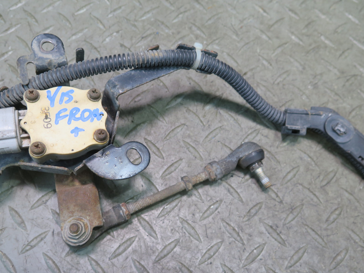 01-05 Lexus JCE10L IS300 Front Suspension Height Sensor OEM